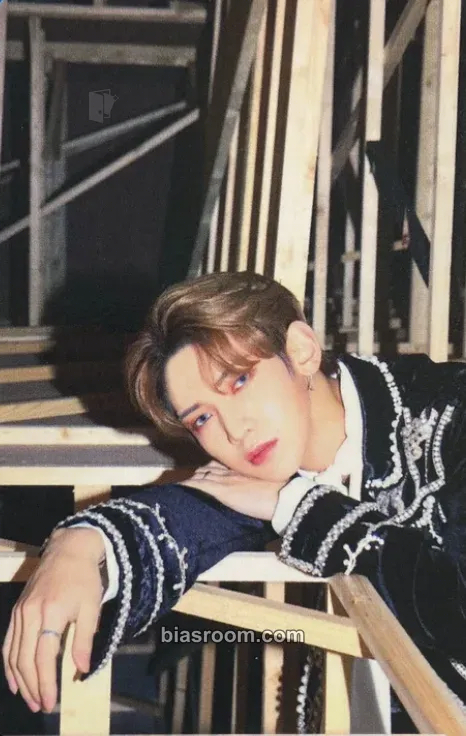 Yeosang Star1117 Perfume Photocard - ATEEZ - ATEEZ K-pop photocard