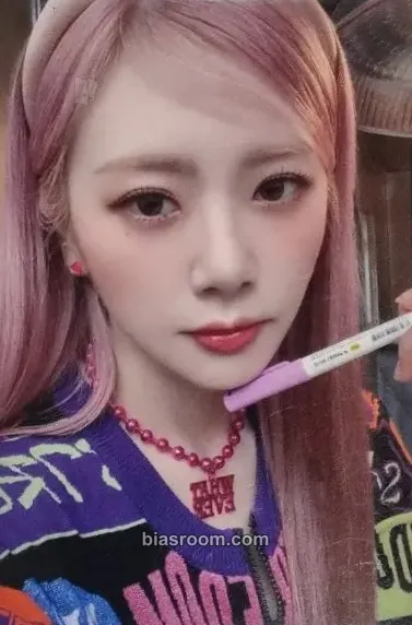 JiU 2023 Season's Greetings Photocard - Dreamcatcher - Dreamcatcher K-pop photocard