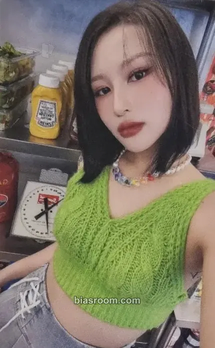 Siyeon 2023 Season's Greetings Photocard - Dreamcatcher - Dreamcatcher K-pop photocard