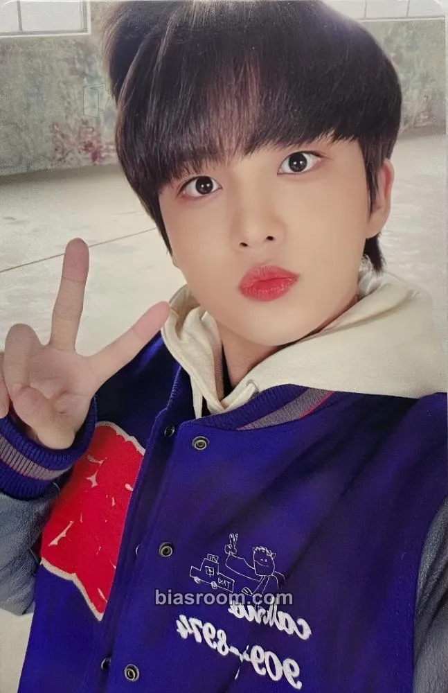 Jongho 2022 Season's Greetings Photocard - ATEEZ - ATEEZ K-pop photocard