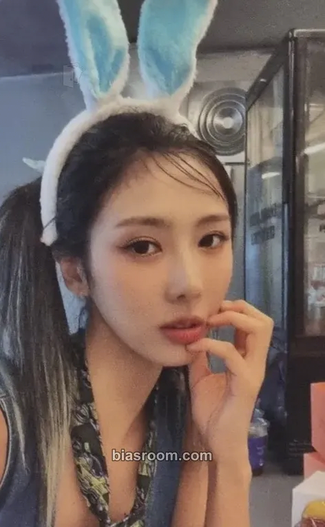 Yoohyeon 2023 Season's Greetings Photocard - Dreamcatcher - Dreamcatcher K-pop photocard