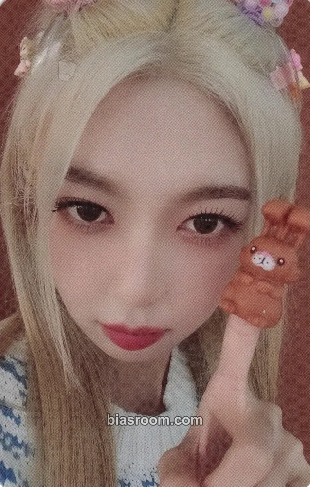 Dami 2023 Season's Greetings Photocard - Dreamcatcher - Dreamcatcher K-pop photocard