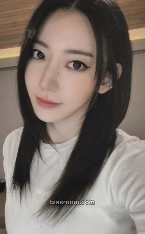Sakura UNFORGIVEN Photocard - LE SSERAFIM - LE SSERAFIM K-pop photocard