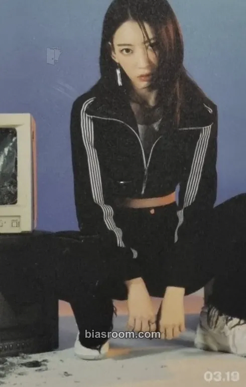 Sakura UNFORGIVEN Photocard - LE SSERAFIM - LE SSERAFIM K-pop photocard