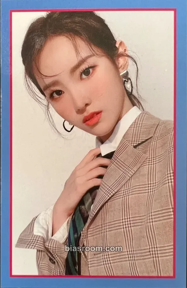 Weeekly - Monday - We Can Album album photocard