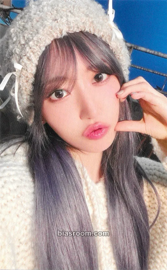 Sakura EASY Photocard - LE SSERAFIM - LE SSERAFIM K-pop photocard