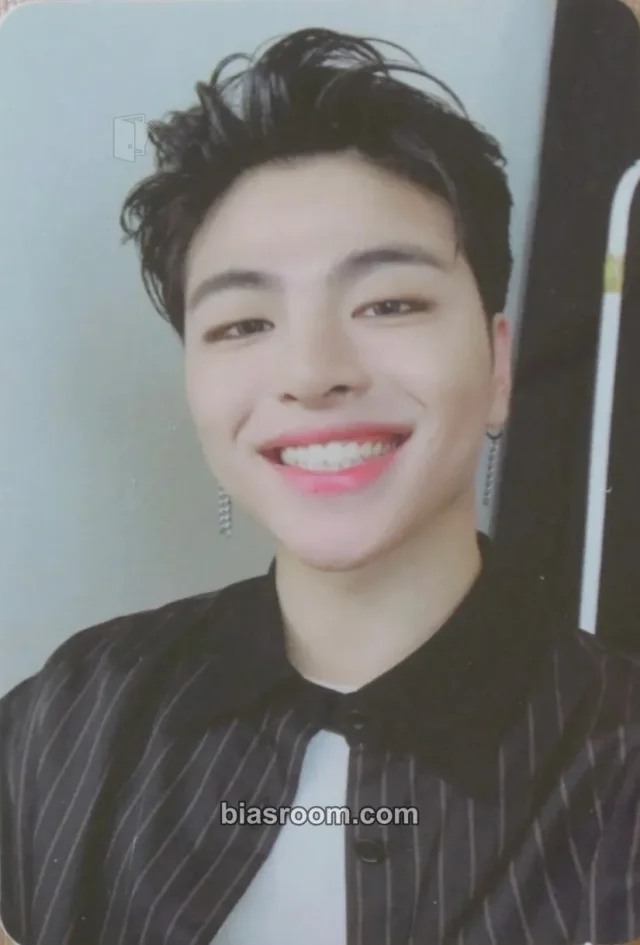iKON - Ju-ne - New Kids: Continue Album album photocard red version