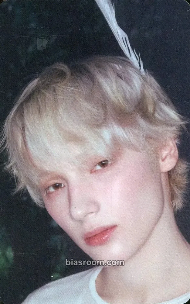 Huening Kai Starkissed Photocard - TOMORROW X TOGETHER - TOMORROW X TOGETHER K-pop photocard