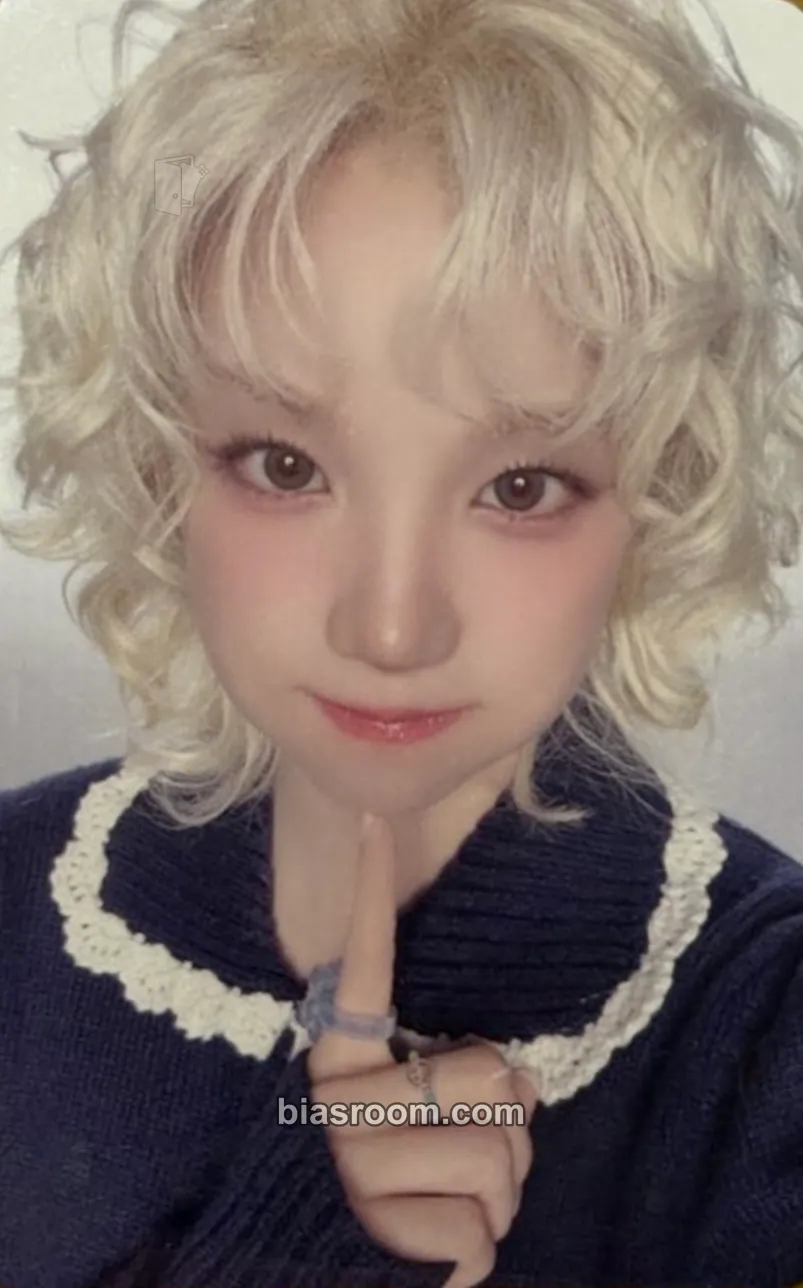 Yuqi MEDIA EXHIBITION : CITY of SENSE Photocard - i-dle - i-dle K-pop photocard
