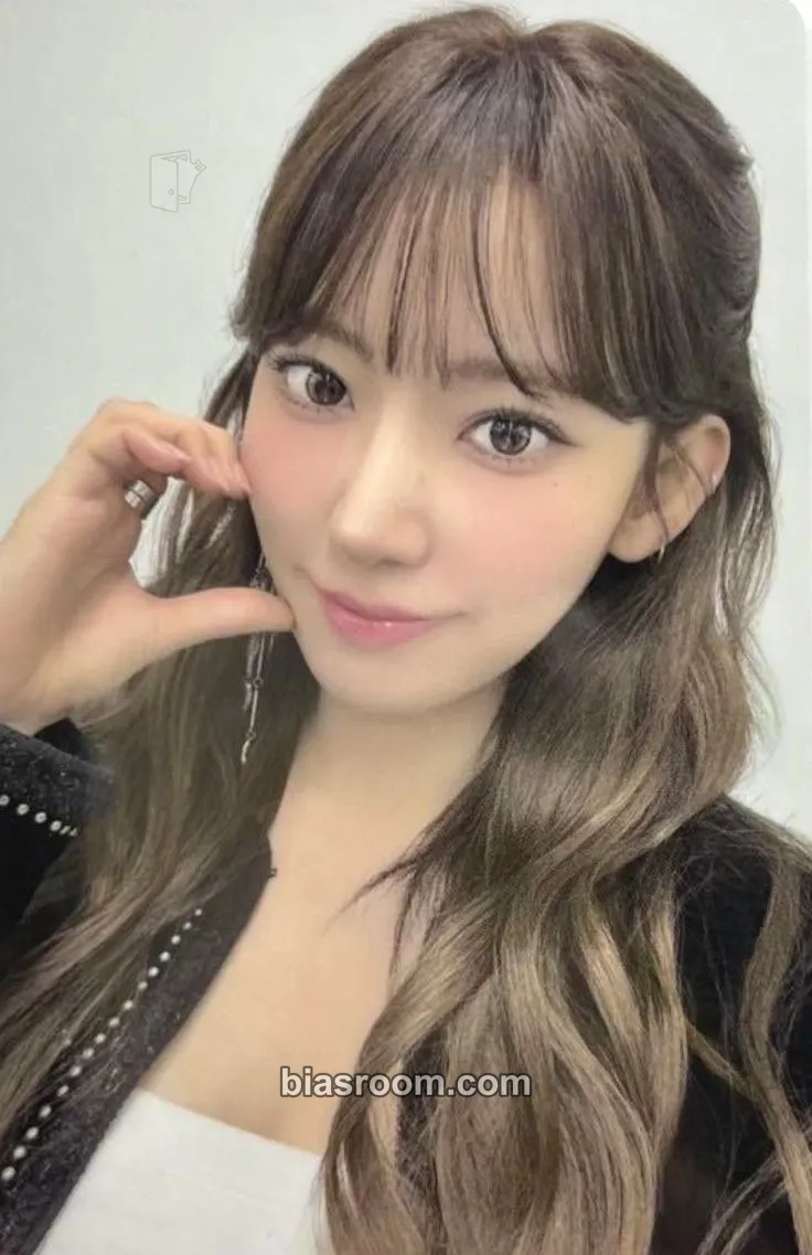 Sakura HOT Photocard - LE SSERAFIM - LE SSERAFIM K-pop photocard