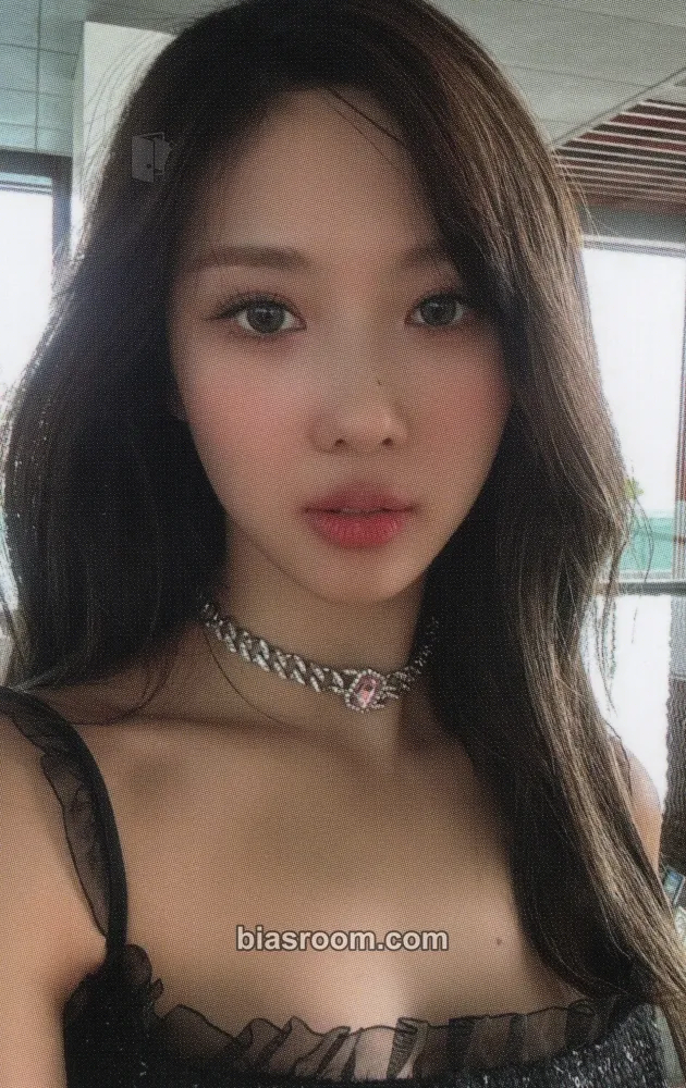 Yoohyeon A dreamy journey to Thailand (Ceci X Dreamcatcher Jiu & Yoohyeon) Photocard - Dreamcatcher - Dreamcatcher K-pop photocard