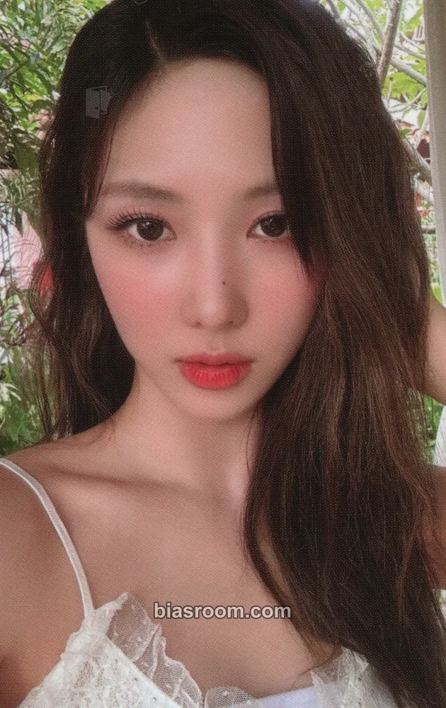 Yoohyeon A dreamy journey to Thailand (Ceci X Dreamcatcher Jiu & Yoohyeon) Photocard - Dreamcatcher - Dreamcatcher K-pop photocard