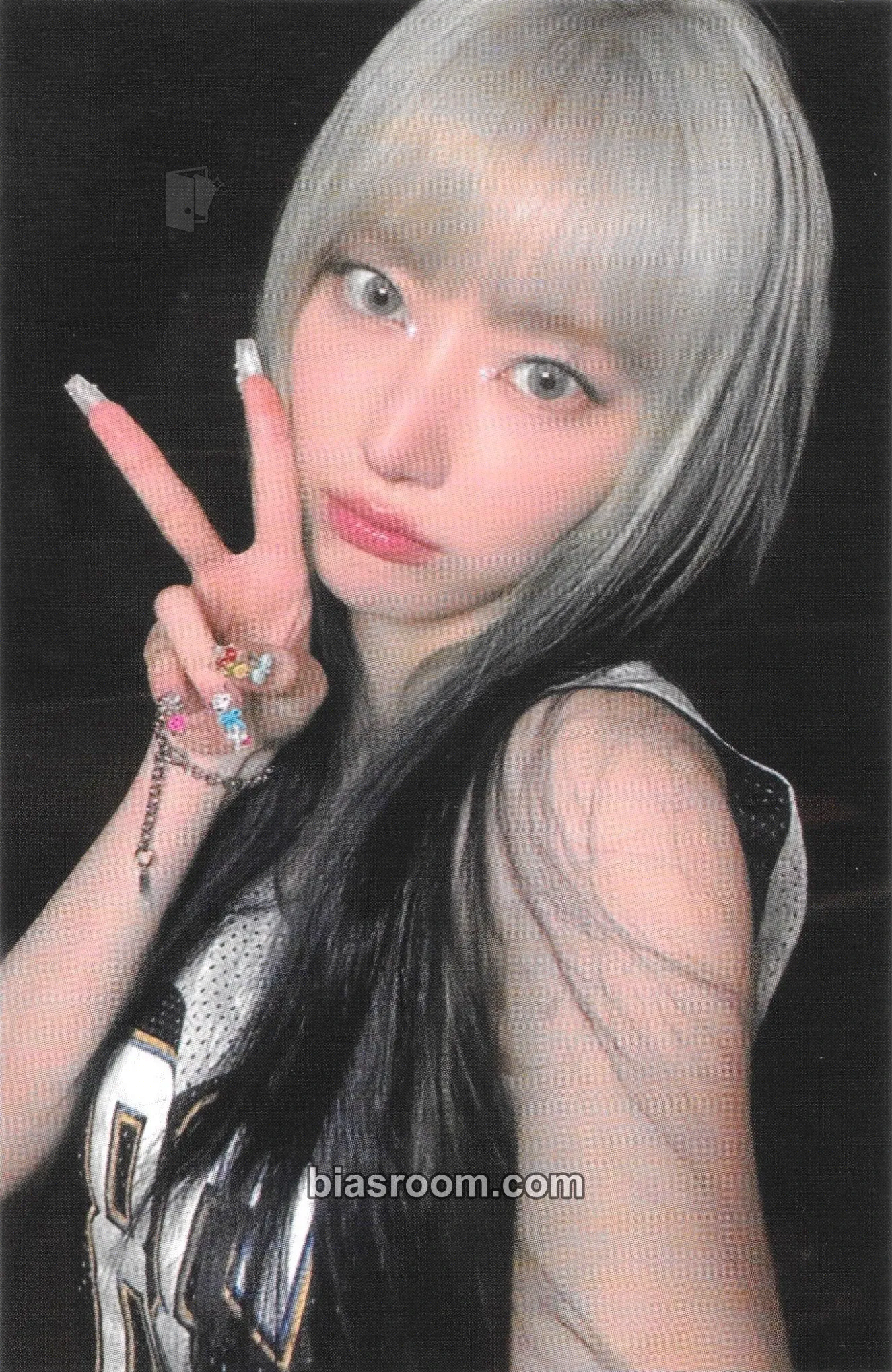 Sakura EASY Photocard - LE SSERAFIM - LE SSERAFIM K-pop photocard