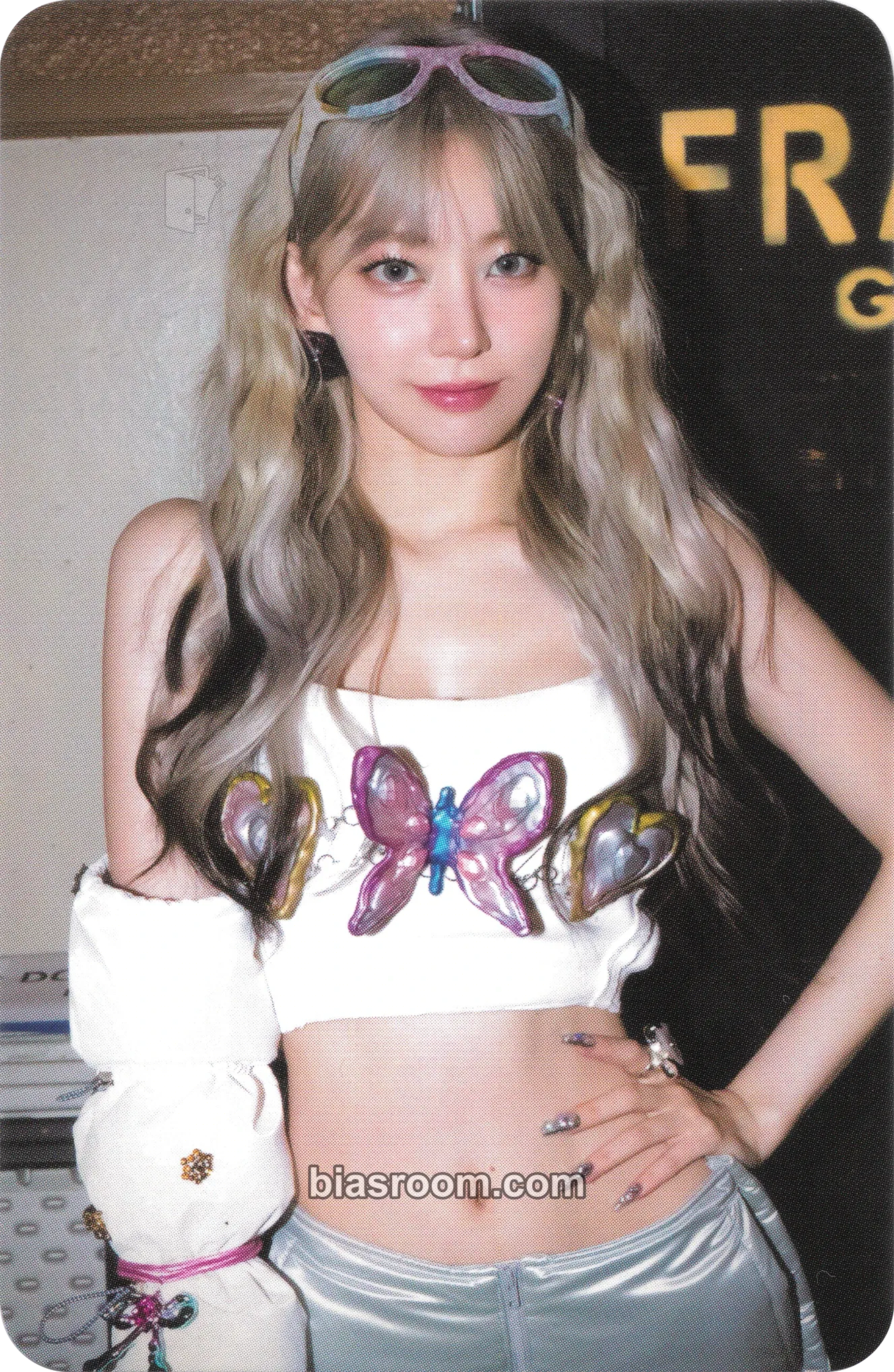 Sakura EASY Photocard - LE SSERAFIM - LE SSERAFIM K-pop photocard