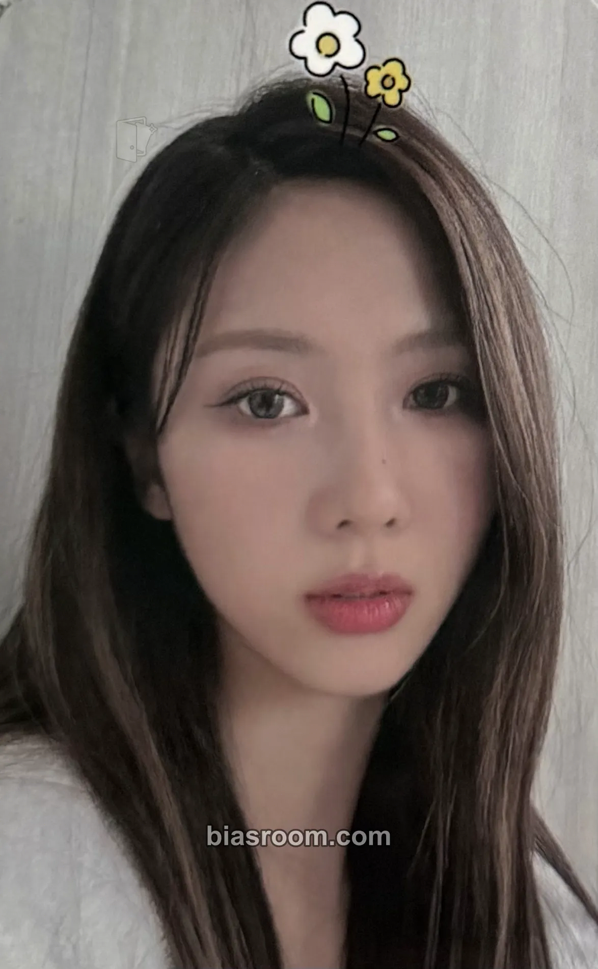 Yoohyeon A dreamy journey to Thailand (Ceci X Dreamcatcher Jiu & Yoohyeon) Photocard - Dreamcatcher - Dreamcatcher K-pop photocard