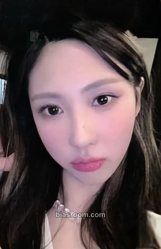 Yoohyeon A dreamy journey to Thailand (Ceci X Dreamcatcher Jiu & Yoohyeon) Photocard - Dreamcatcher - Dreamcatcher K-pop photocard