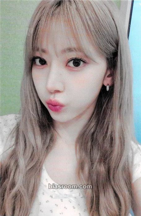 Sakura CRAZY Photocard - LE SSERAFIM - LE SSERAFIM K-pop photocard