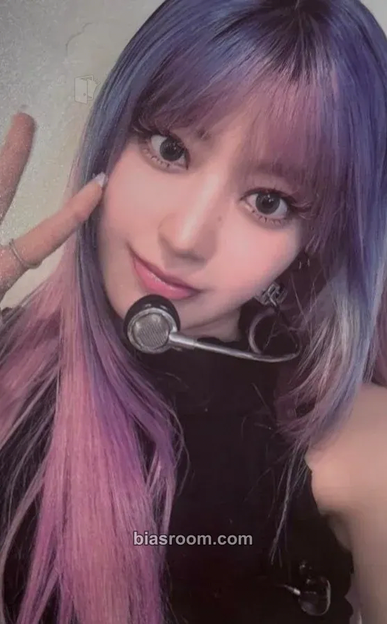 Sakura CRAZY Photocard - LE SSERAFIM - LE SSERAFIM K-pop photocard