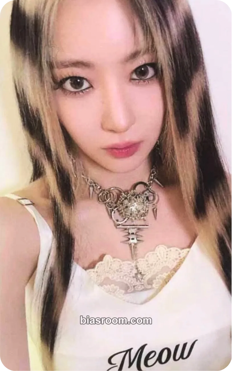 Sakura CRAZY Photocard - LE SSERAFIM - LE SSERAFIM K-pop photocard