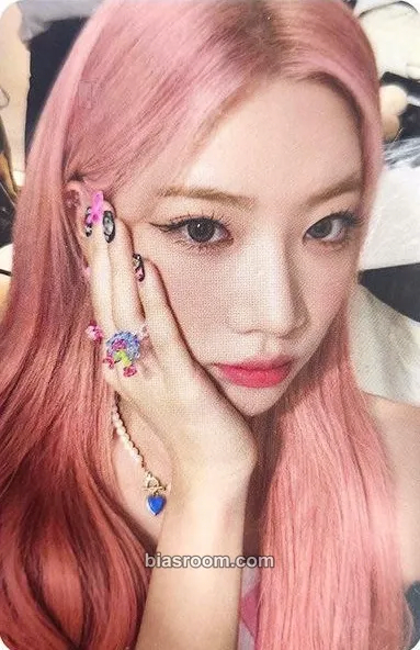 Kim Lip LUMINOUS Photocard - LOONA - LOONA K-pop photocard