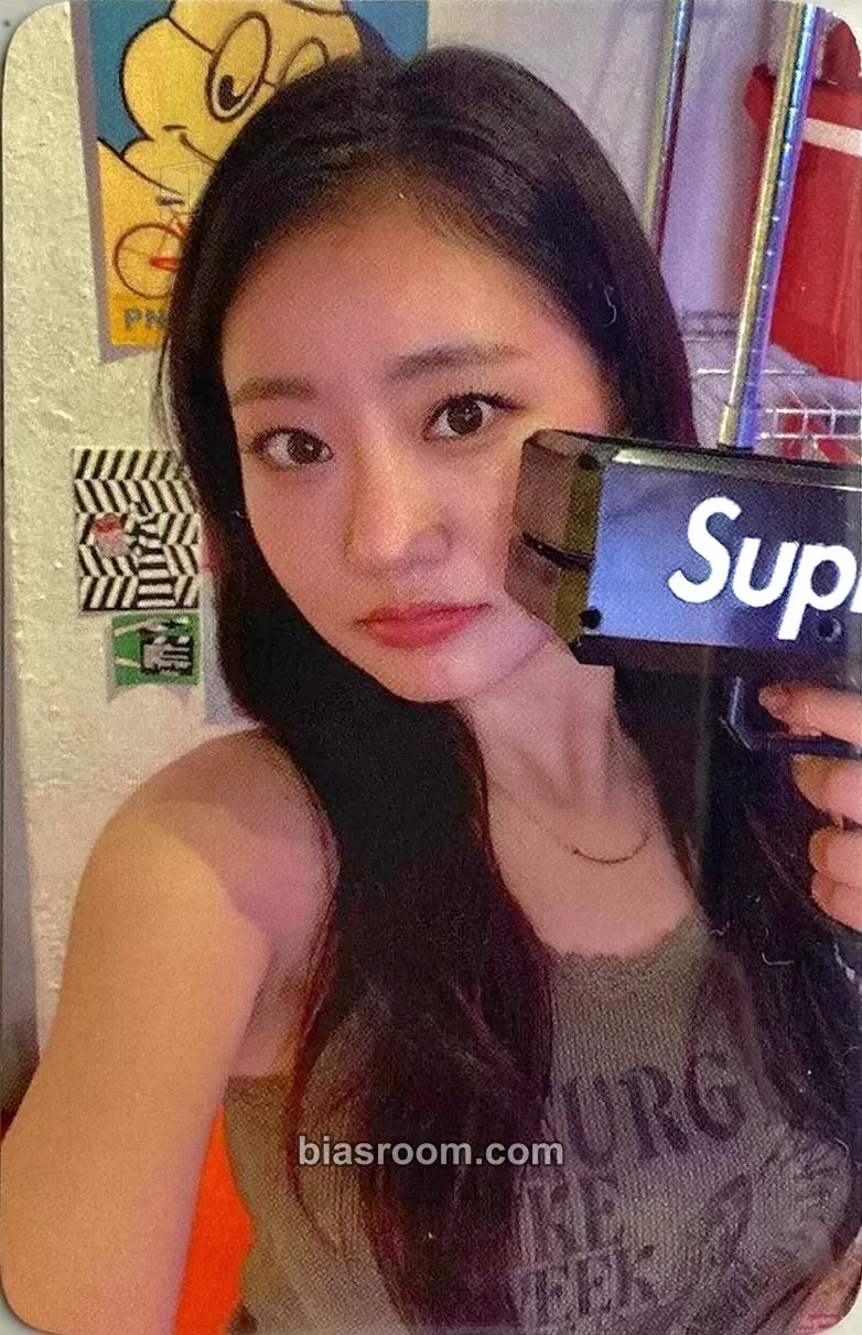 Julie KISS OF LIFE Photocard - KISS OF LIFE K-pop photocard