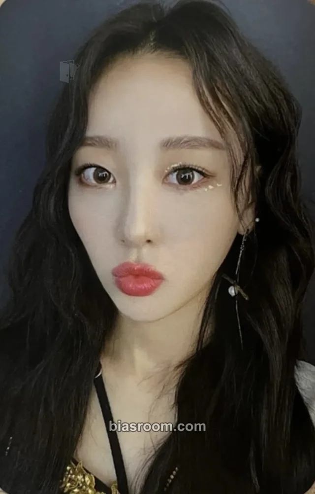 LOONA - Yves - [&] Album album photocard B version