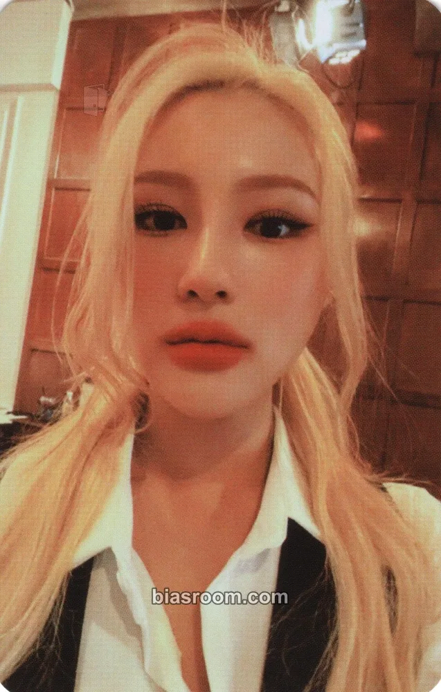 Siyeon Reason Boutique Photocard - Dreamcatcher - Dreamcatcher K-pop photocard