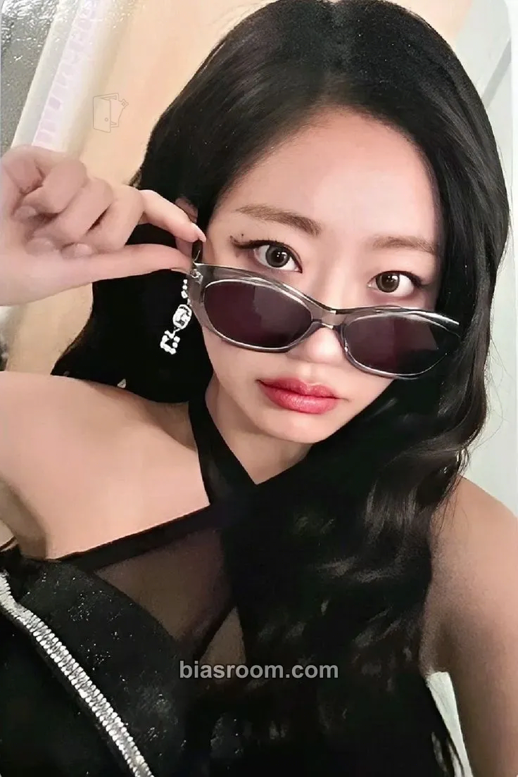 Julie Lose Yourself Photocard - KISS OF LIFE - KISS OF LIFE K-pop photocard