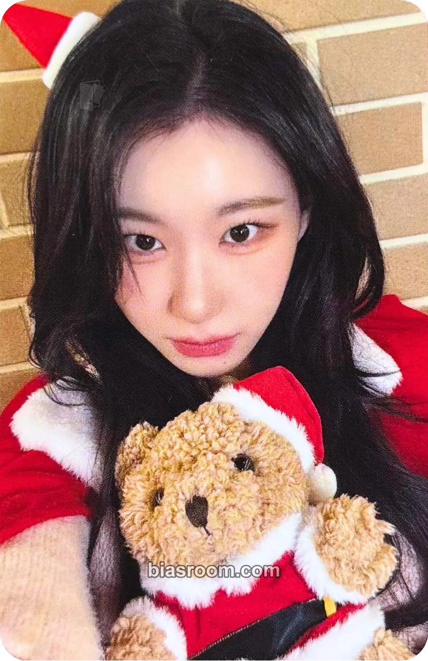 Chaeryeong GOLD Photocard - ITZY - ITZY K-pop photocard