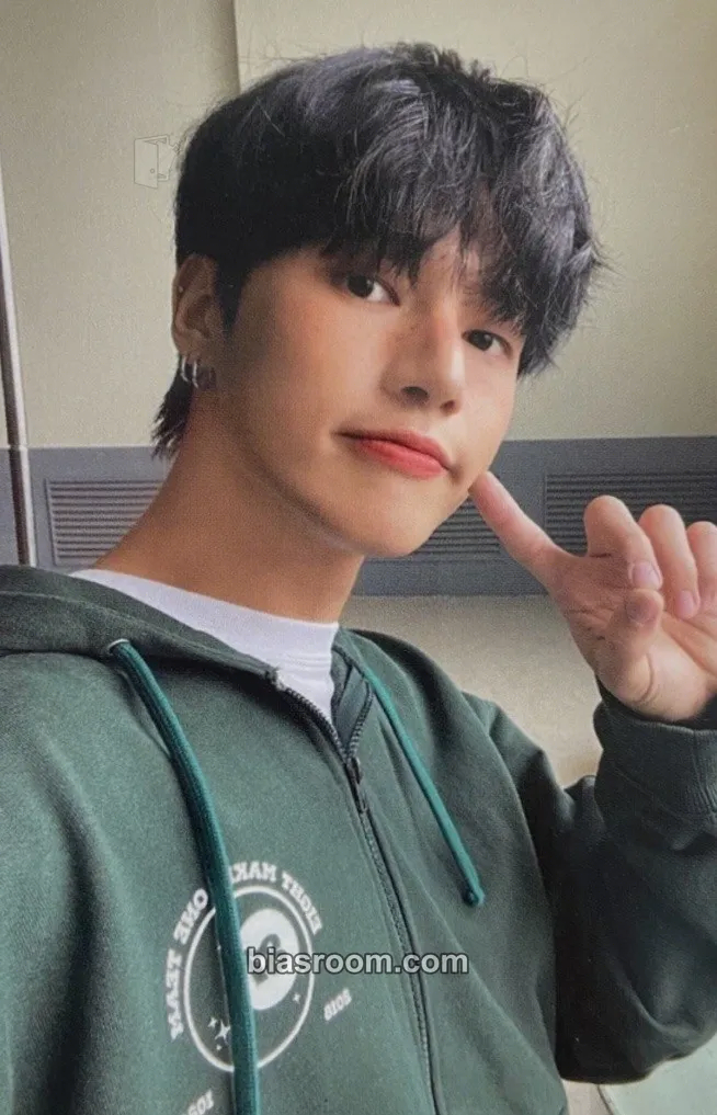 Wooyoung Wonderwall Merchline Photocard - ATEEZ - ATEEZ K-pop photocard