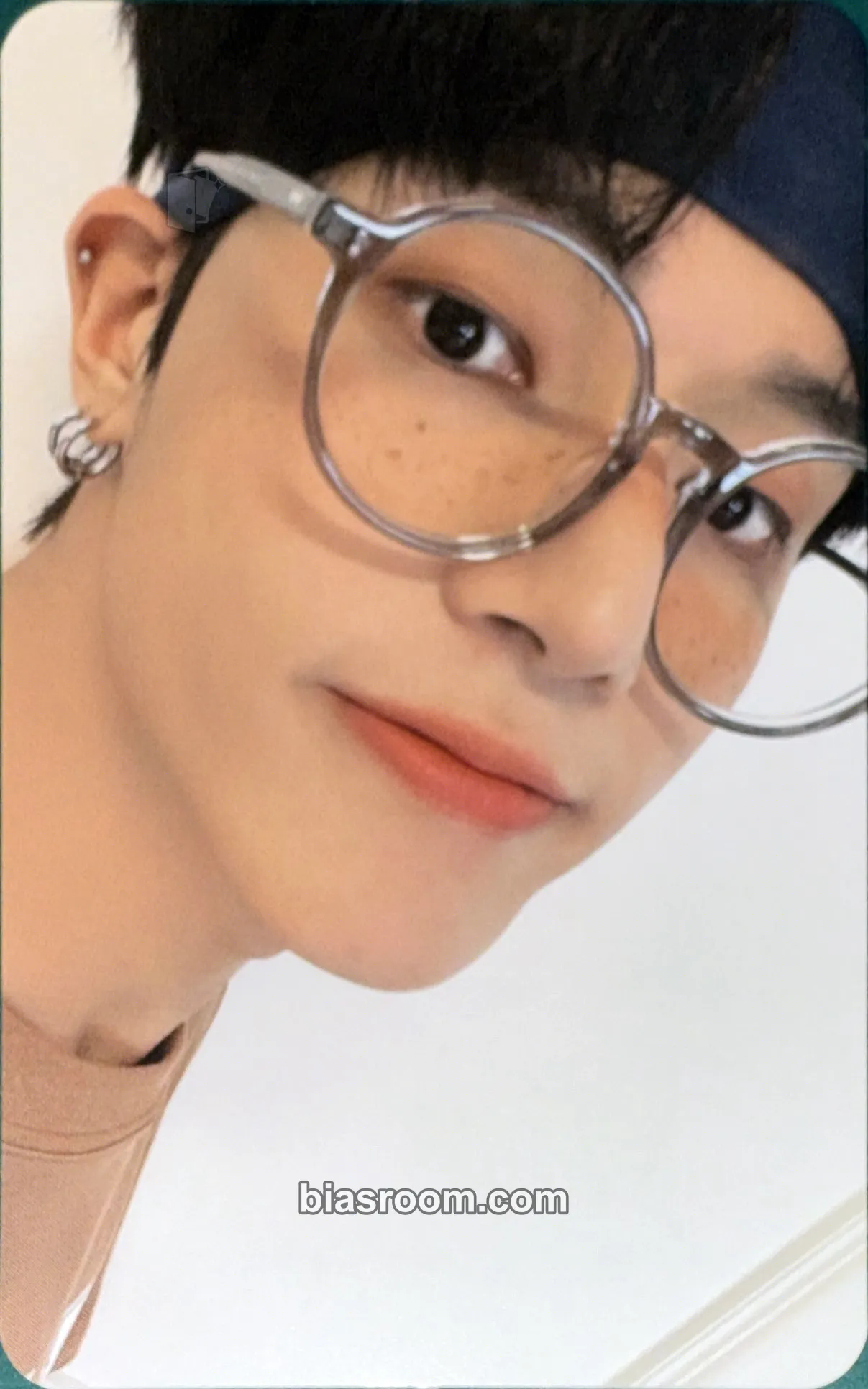 Wooyoung Wonderwall Merchline Photocard - ATEEZ - ATEEZ K-pop photocard