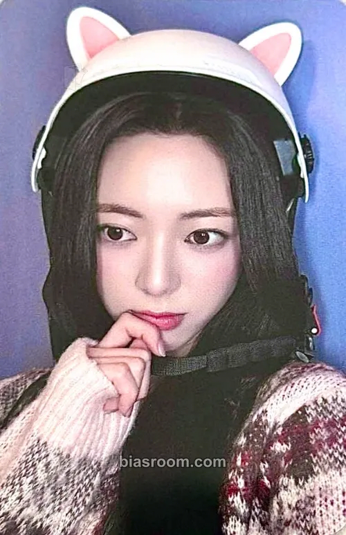 Yuna TUNNEL VISION Photocard - ITZY - ITZY K-pop photocard