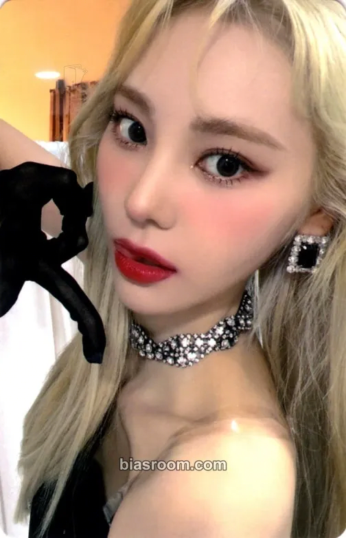JinSoul LUMINOUS Photocard - LOONA - LOONA K-pop photocard