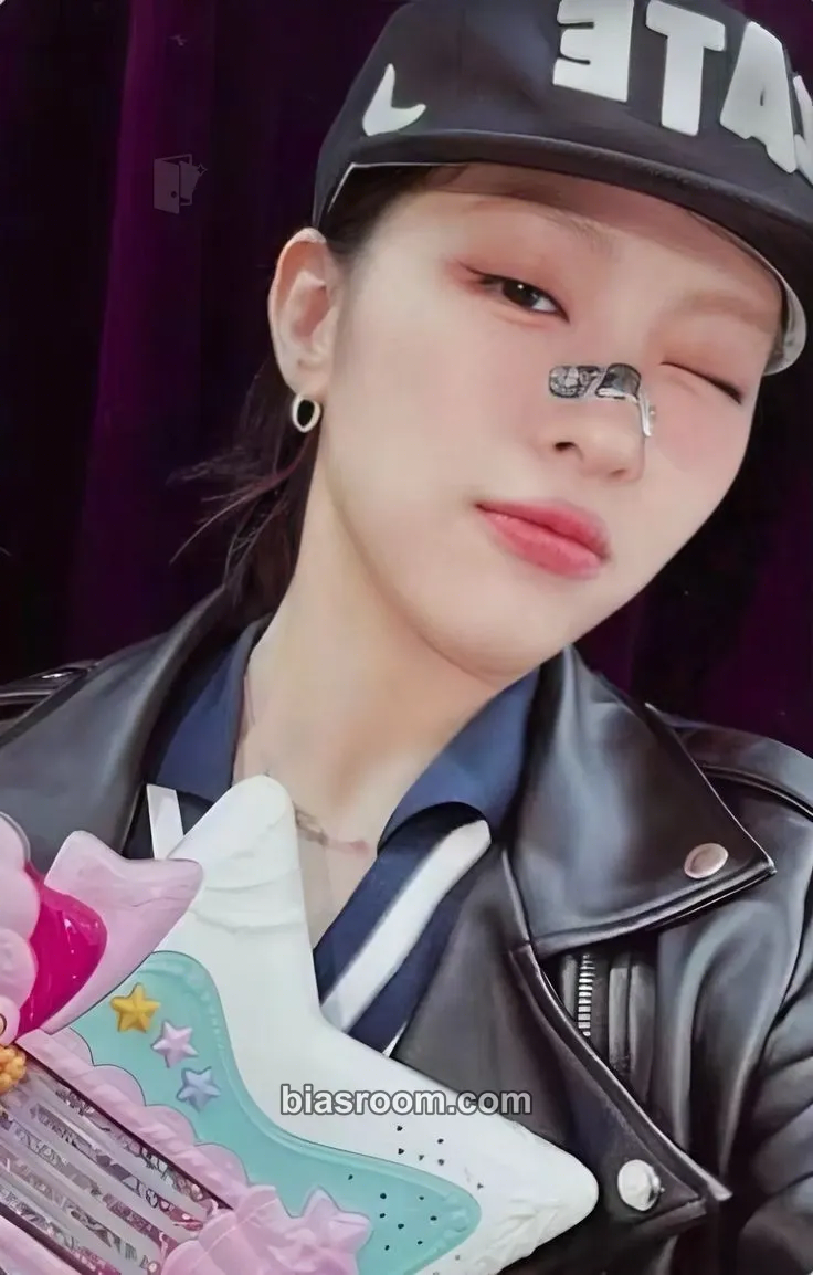 Ryujin GOLD Photocard - ITZY - ITZY K-pop photocard