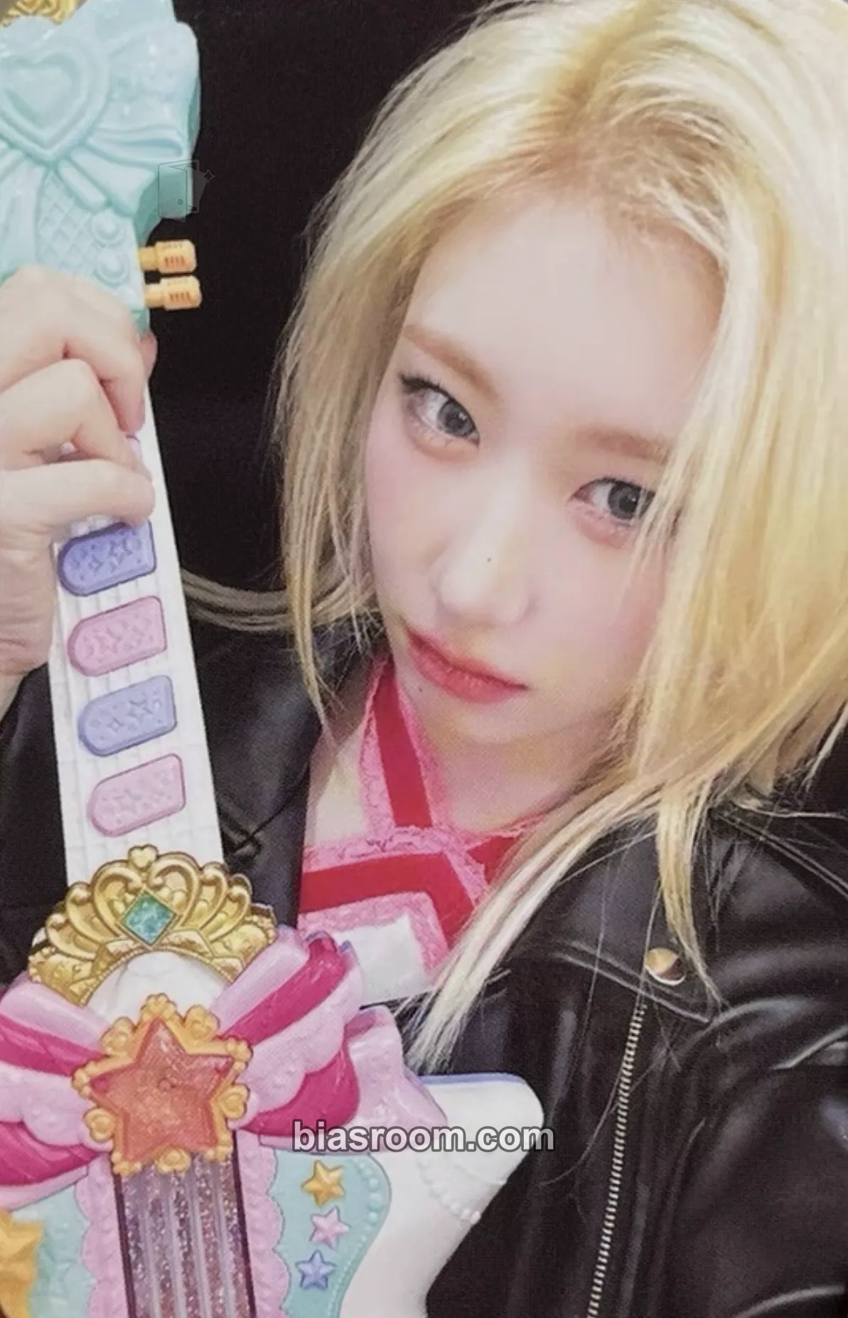 Chaeryeong GOLD Photocard - ITZY - ITZY K-pop photocard