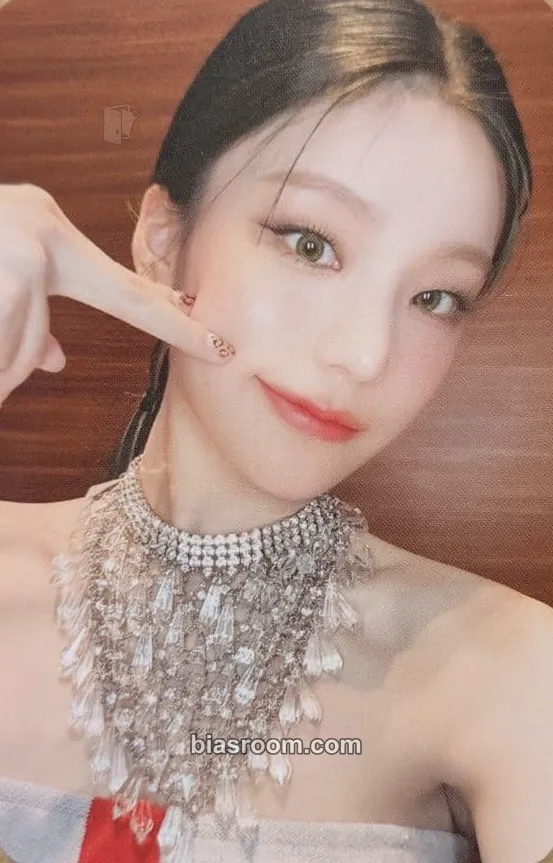 Yeji GOLD Photocard - ITZY - ITZY K-pop photocard