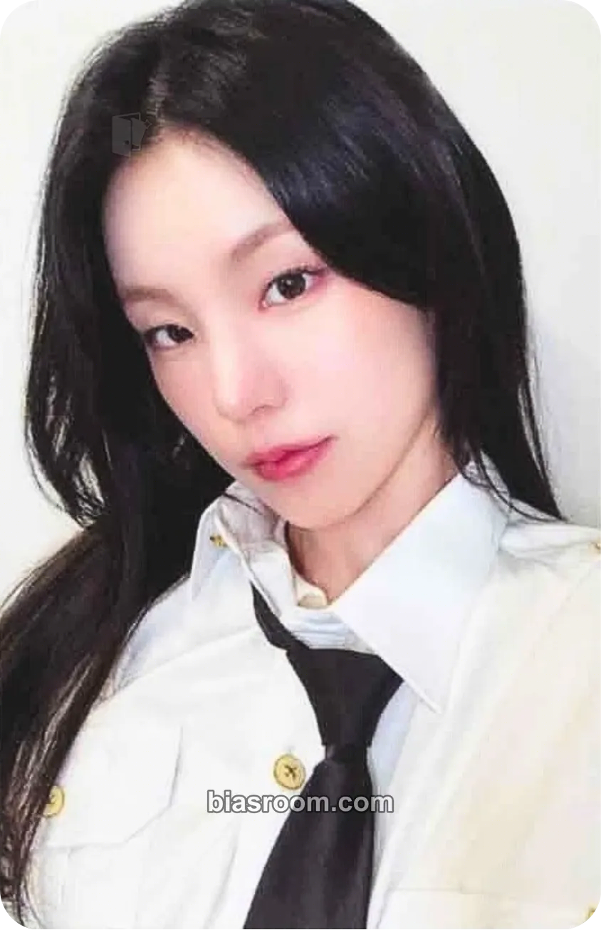 Yeji GOLD Photocard - ITZY - ITZY K-pop photocard