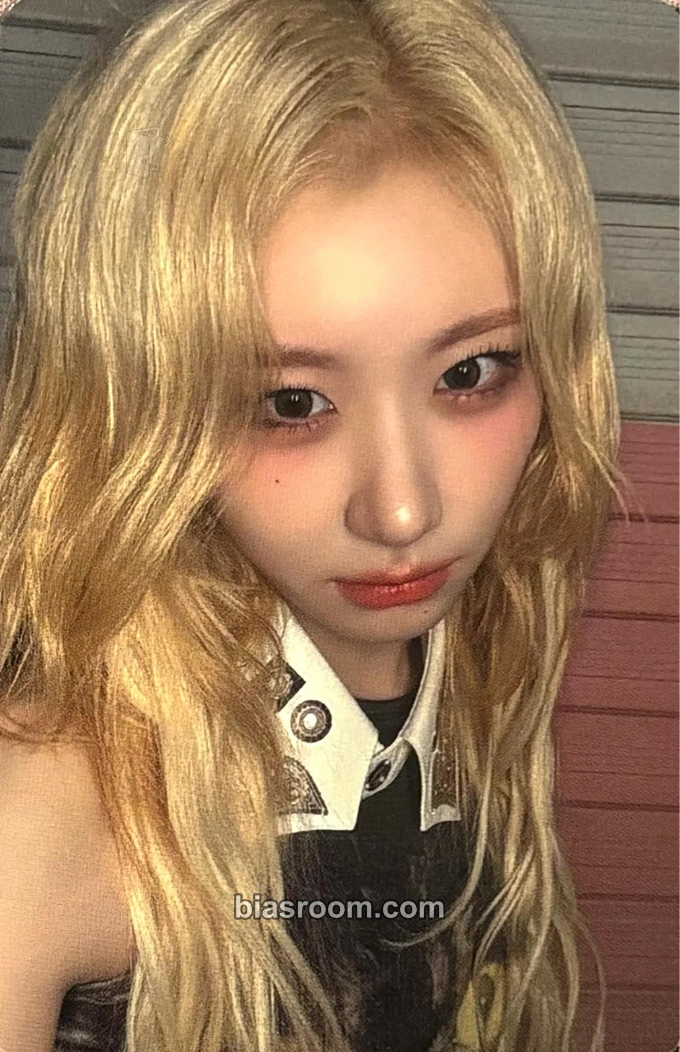 Chaeryeong GOLD Photocard - ITZY - ITZY K-pop photocard