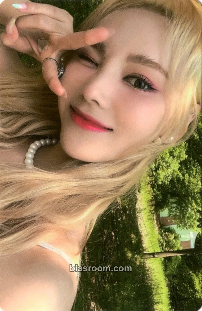 JinSoul Flip That Photocard - LOONA - LOONA K-pop photocard