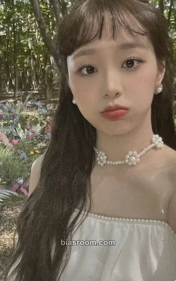 Chuu Flip That Photocard - LOONA - LOONA K-pop photocard