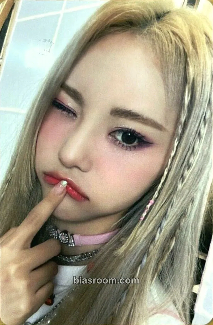 JinSoul Flip That Photocard - LOONA - LOONA K-pop photocard