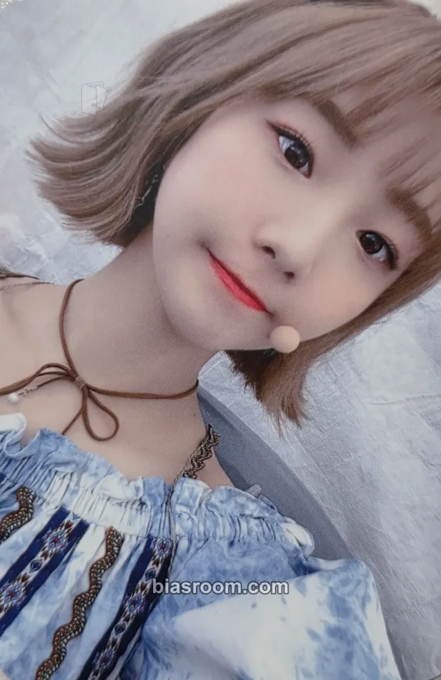 LOONA - YeoJin - [12:00] Album pre-order benefit (pob) ktown4u