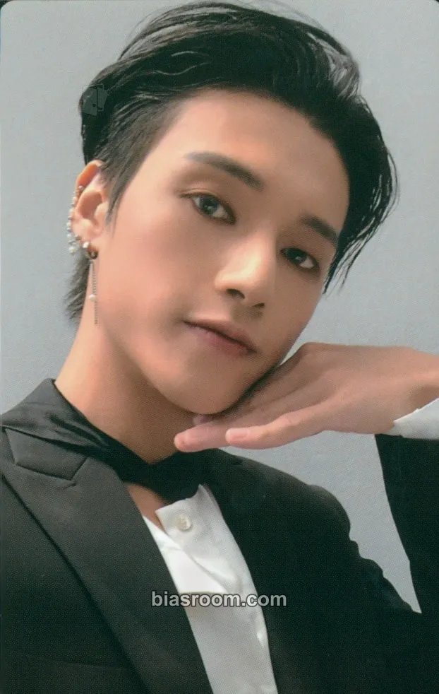 Wooyoung THE WORLD EP.PARADIGM Photocard - ATEEZ - ATEEZ K-pop photocard