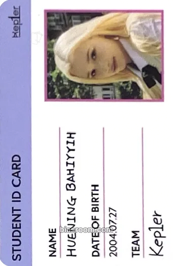 Huening Bahiyyih Dazzling Girls in London: Photobook Photocard - Kep1er - Kep1er K-pop photocard