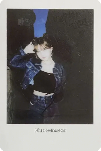 Chaehyun Dazzling Girls in London: Photobook Photocard - Kep1er - Kep1er K-pop photocard