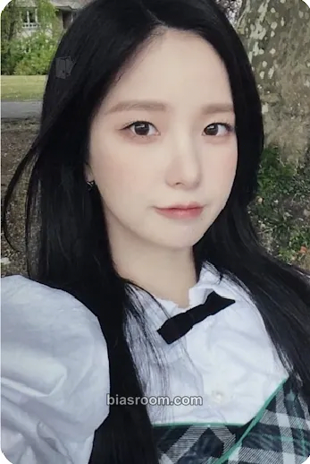 Yujin Dazzling Girls in London: Photobook Photocard - Kep1er - Kep1er K-pop photocard