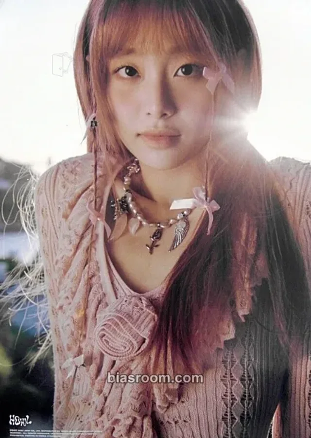 Chuu - Chuu - Howl Album album inclusion sticker wave version wind version poster