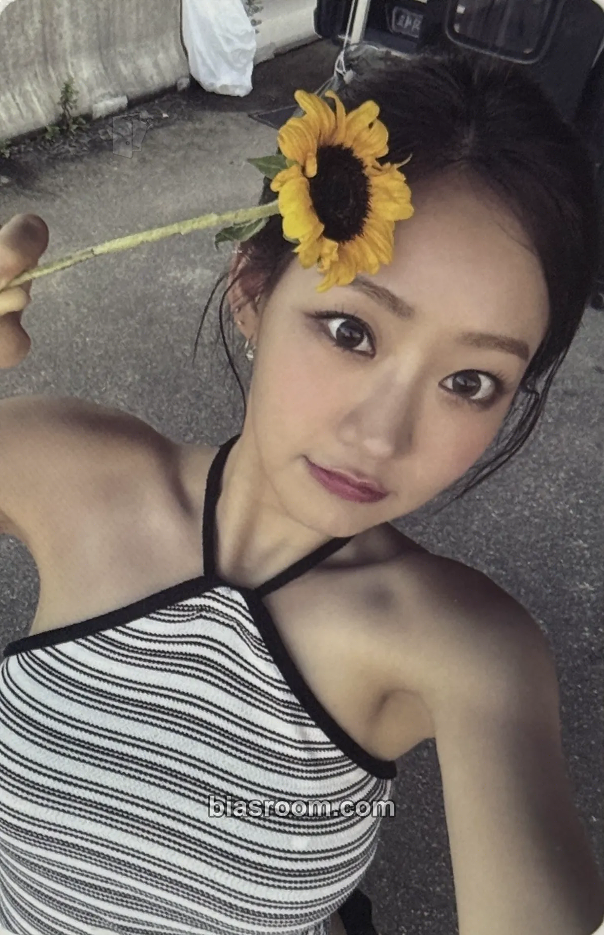 Julie Lose Yourself Photocard - KISS OF LIFE - KISS OF LIFE K-pop photocard