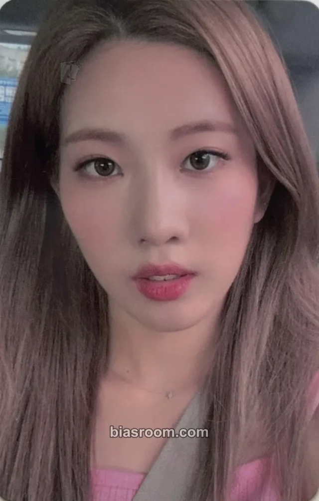 LOONA - Kim Lip - [12:00] Album mymusictaste (mmt) fansign round 1