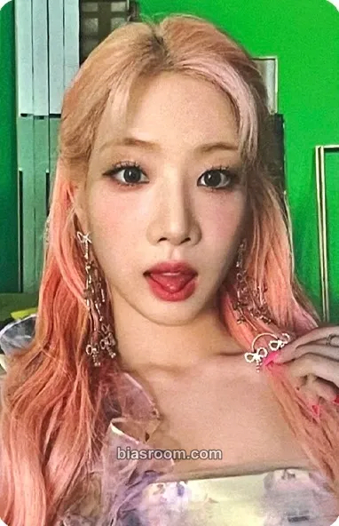 Kim Lip Flip That Photocard - LOONA - LOONA K-pop photocard